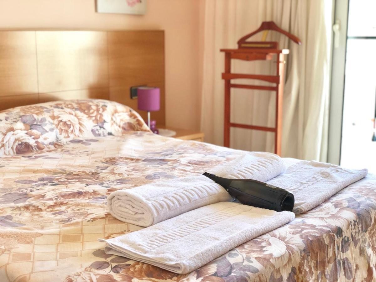 Apartamentos Benet Roses Buitenkant foto
